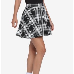Hot Topic Black and White Plaid O Ring Skater Skirt